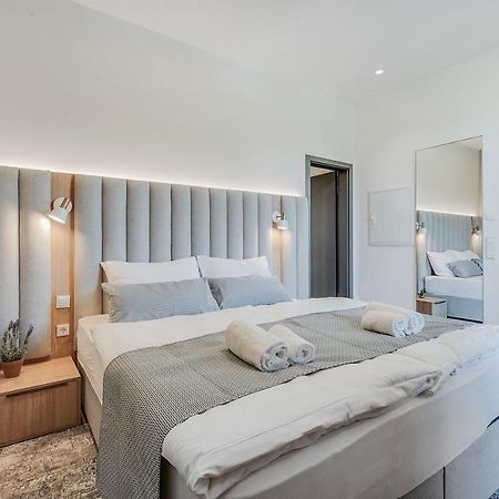 Bright: Rosenheim Aicherpark المظهر الخارجي الصورة